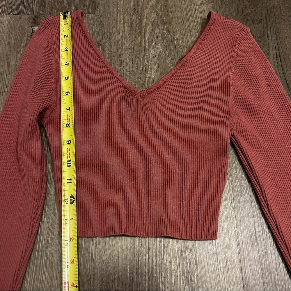 Love Tree Mauve Long Sleeve Ribbed Fitted V-neck Crop Top - Picture 3 of 4